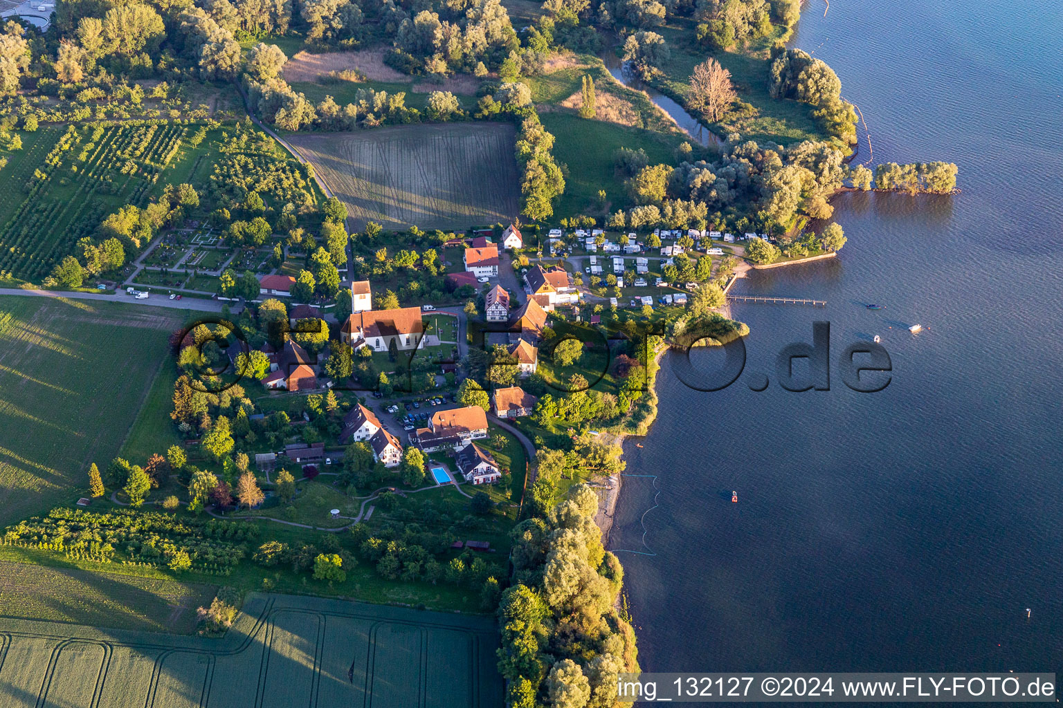 Vue aérienne de Camping Seeperle à le quartier Seefelden in Uhldingen-Mühlhofen dans le département Bade-Wurtemberg, Allemagne