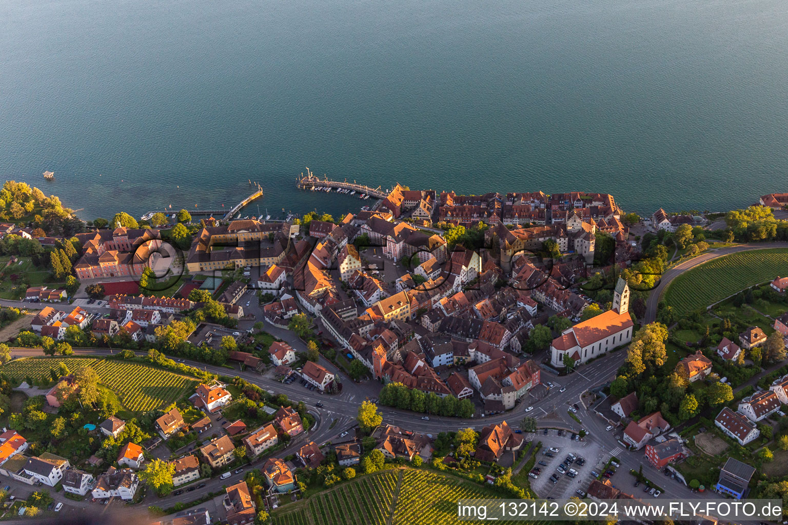 Vue aérienne de Vieille ville historique de Meersburg à Meersburg dans le département Bade-Wurtemberg, Allemagne