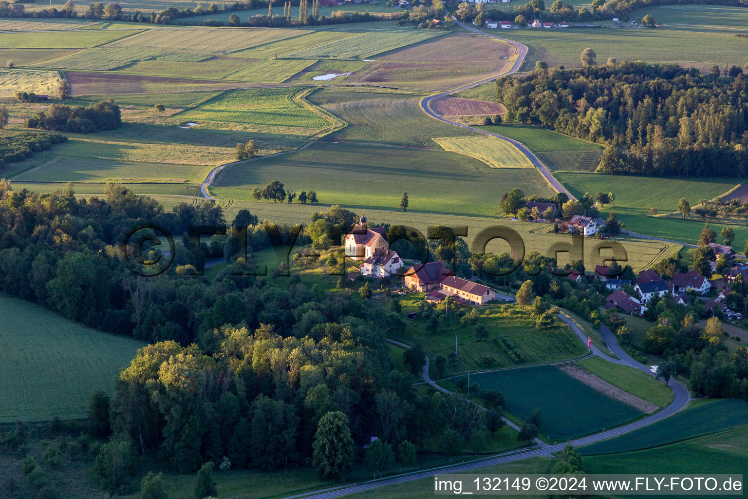 Vue aérienne de Église de pèlerinage de Marie sur le Mont Carmel à Baitenhausen à le quartier Baitenhausen in Meersburg dans le département Bade-Wurtemberg, Allemagne