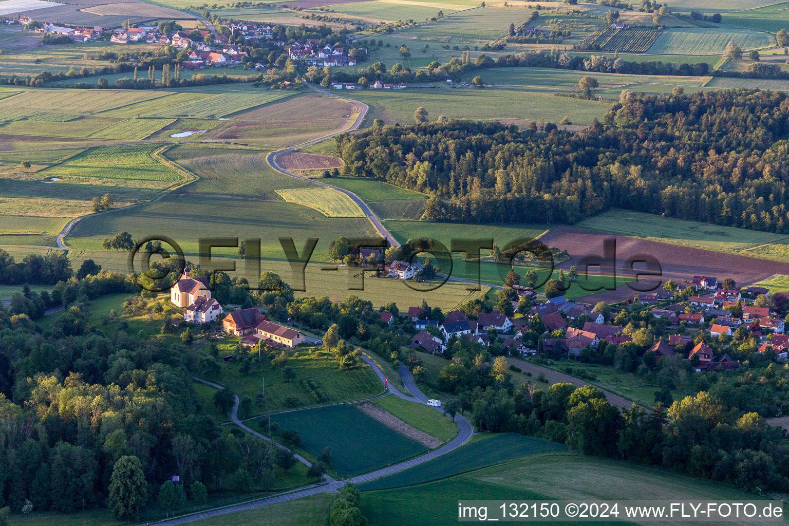 Vue aérienne de Église de pèlerinage de Marie sur le Mont Carmel à Baitenhausen à le quartier Baitenhausen in Meersburg dans le département Bade-Wurtemberg, Allemagne