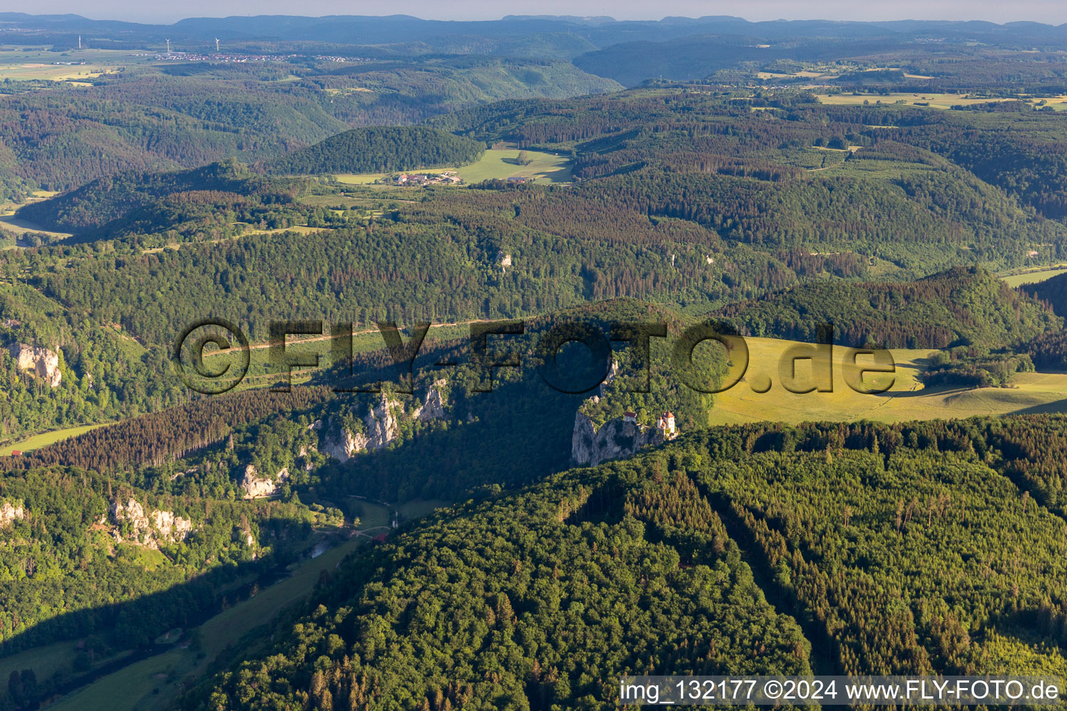 Vue oblique de Château de Bronnen à Fridingen an der Donau dans le département Bade-Wurtemberg, Allemagne