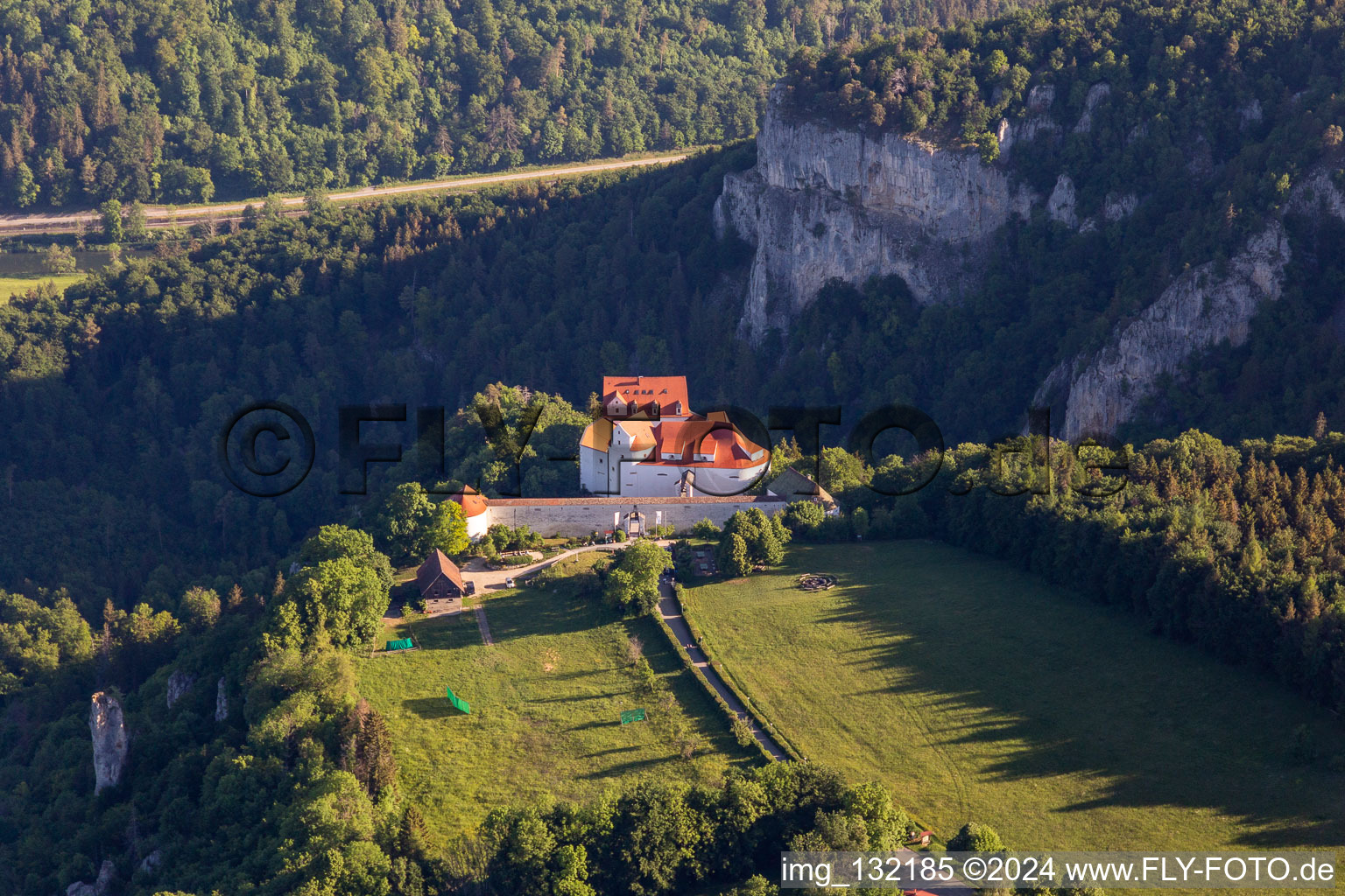 Vue aérienne de Château de Bronnen à Fridingen an der Donau à Fridingen an der Donau dans le département Bade-Wurtemberg, Allemagne