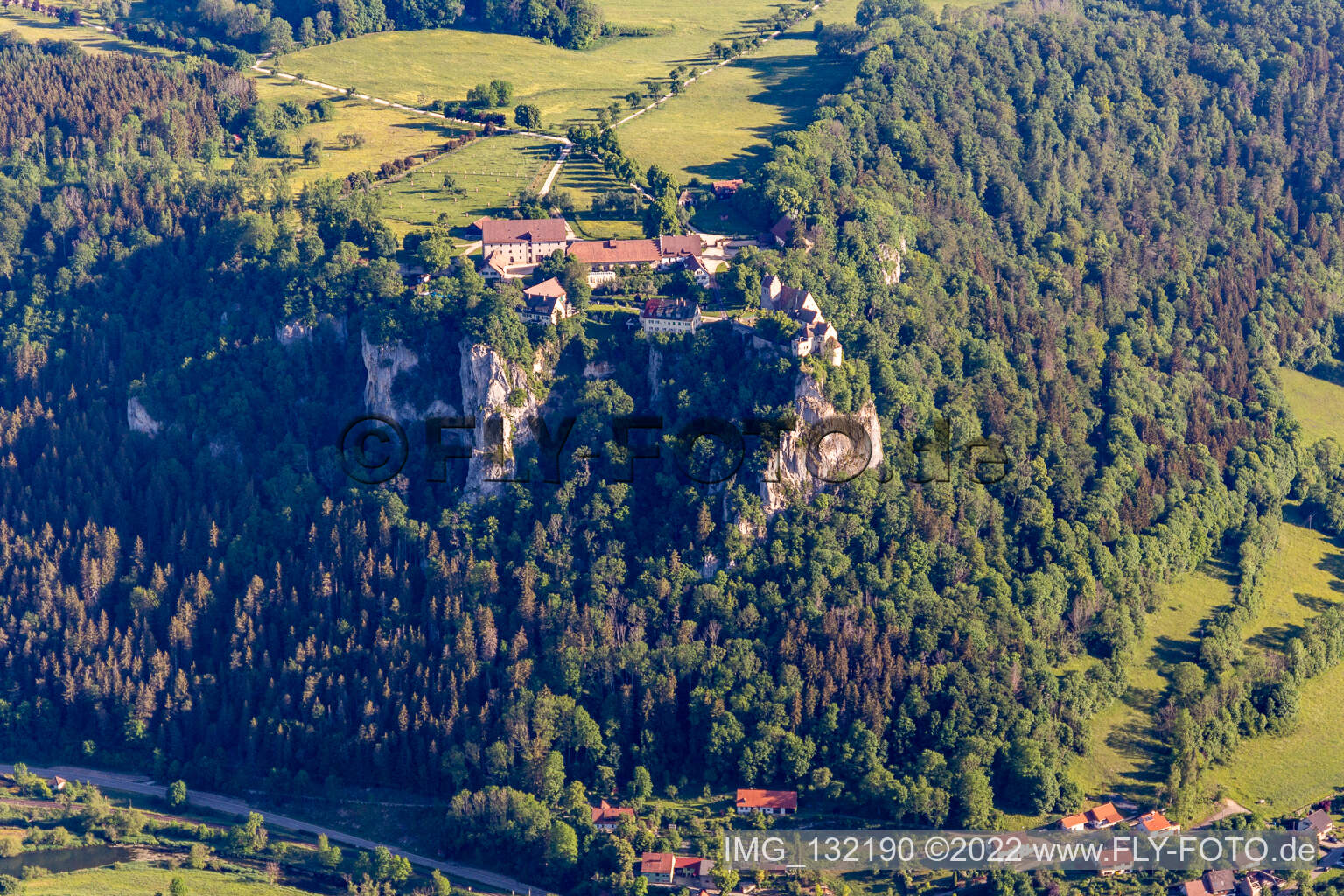 Vue aérienne de DJH Auberge de Jeunesse Burg Wildenstein à Leibertingen dans le département Bade-Wurtemberg, Allemagne