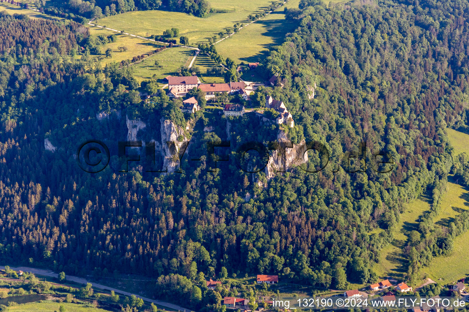 Vue aérienne de DJH Auberge de Jeunesse Burg Wildenstein à Leibertingen dans le département Bade-Wurtemberg, Allemagne