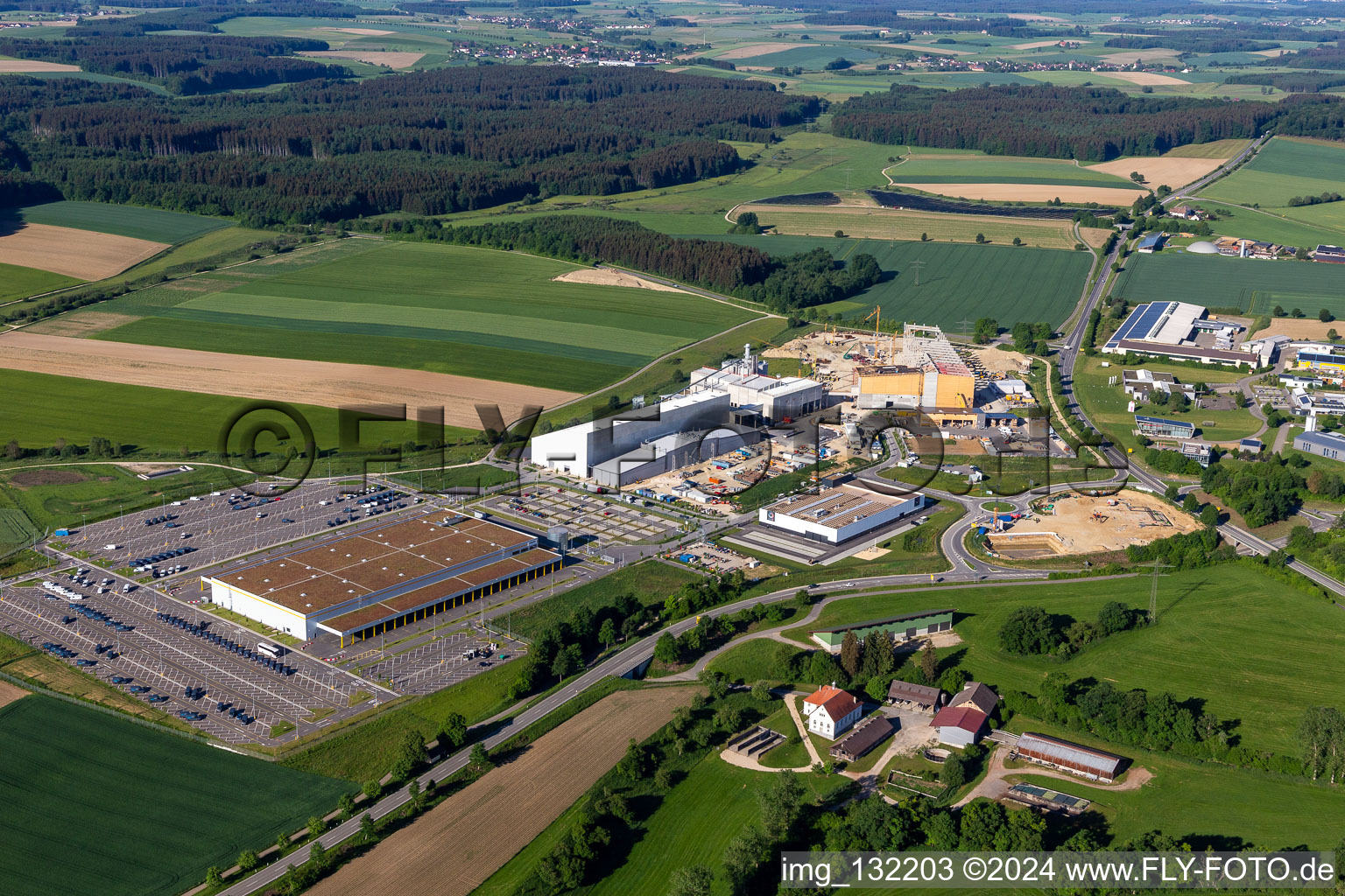 Vue aérienne de Parc industriel du nord du lac de Constance avec Amazon DBW8 à Leitishofen à Meßkirch dans le département Bade-Wurtemberg, Allemagne