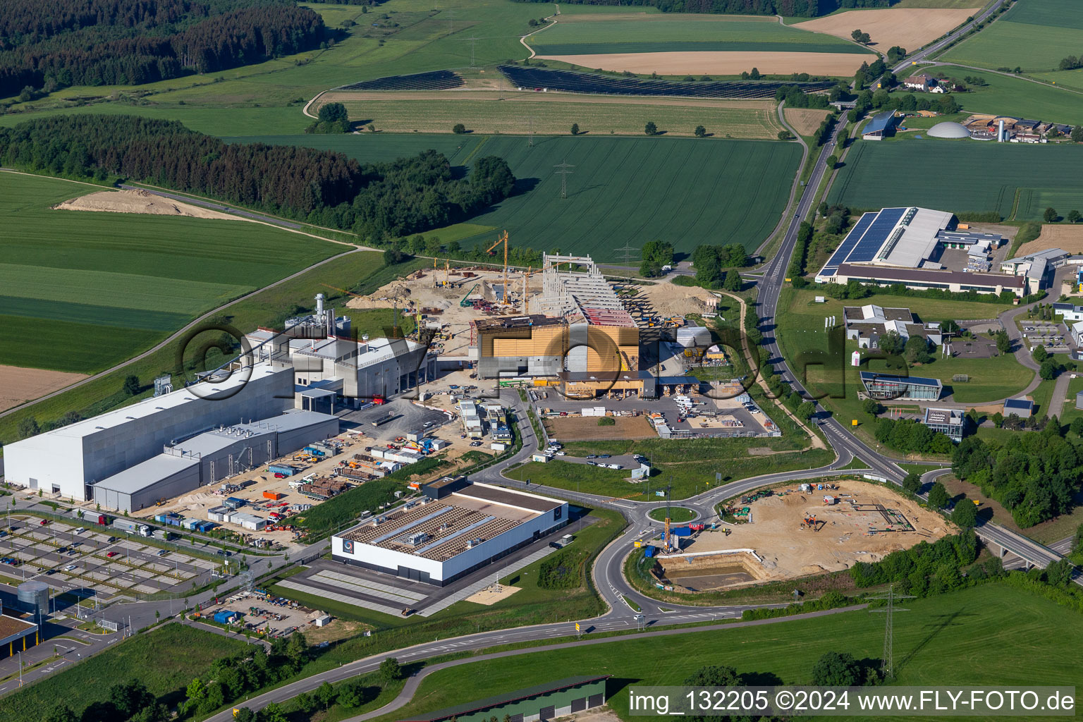 Vue aérienne de Parc industriel du nord du lac de Constance avec les meilleurs bois SCHNEIDER® GmbH Leitishofen à Meßkirch dans le département Bade-Wurtemberg, Allemagne