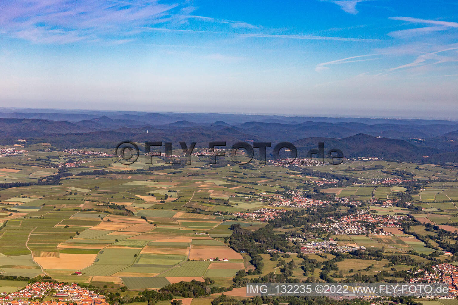 Vue aérienne de Panorama du Palatinat du Sud Klingbachtal à le quartier Mühlhofen in Billigheim-Ingenheim dans le département Rhénanie-Palatinat, Allemagne