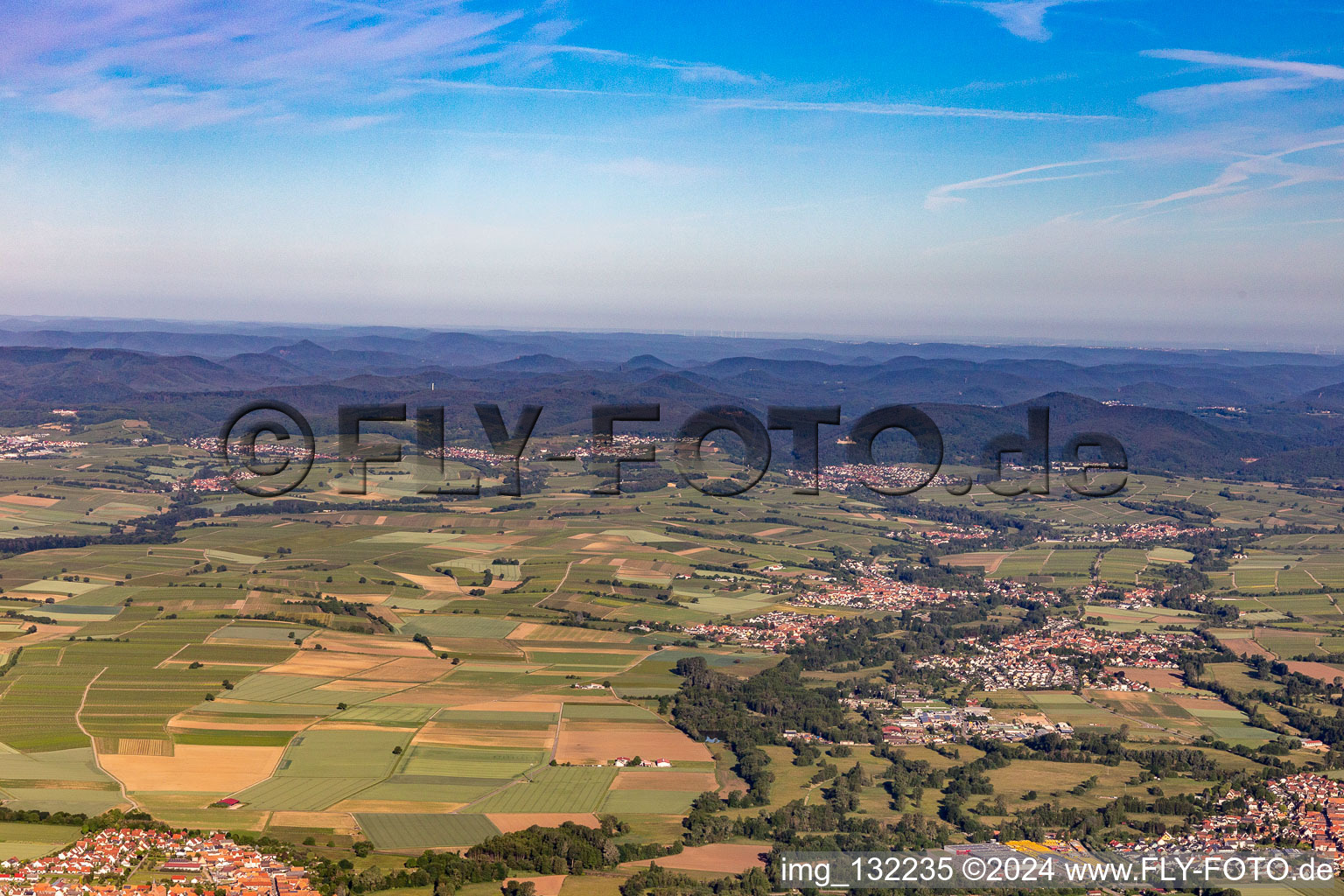 Vue aérienne de Panorama du Palatinat du Sud Klingbachtal à le quartier Mühlhofen in Billigheim-Ingenheim dans le département Rhénanie-Palatinat, Allemagne