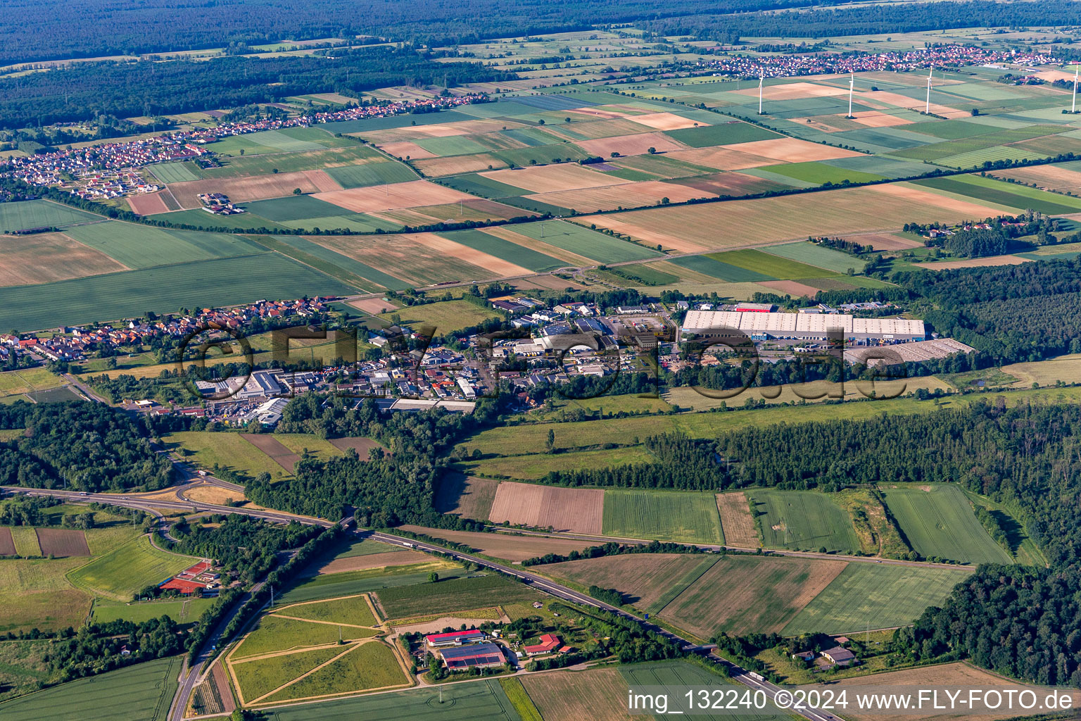 Zone industrielle de Horst à le quartier Minderslachen in Kandel dans le département Rhénanie-Palatinat, Allemagne d'en haut