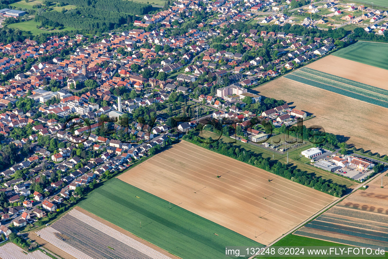 Vue aérienne de Rue Landauer à Kandel dans le département Rhénanie-Palatinat, Allemagne