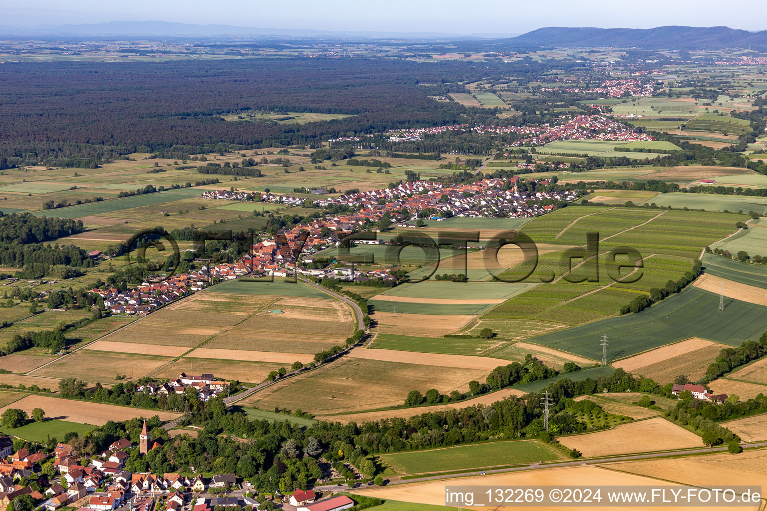 Enregistrement par drone de Freckenfeld dans le département Rhénanie-Palatinat, Allemagne