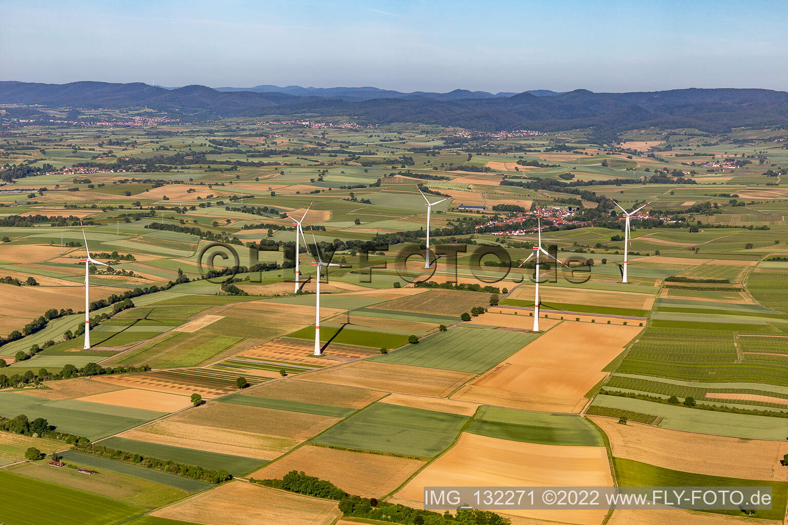 Vue aérienne de Parc éolien Freckenfeld à Freckenfeld dans le département Rhénanie-Palatinat, Allemagne