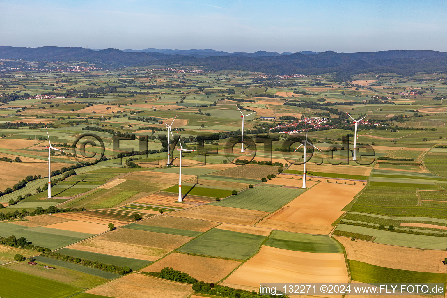 Vue aérienne de Parc éolien Freckenfeld à Freckenfeld dans le département Rhénanie-Palatinat, Allemagne