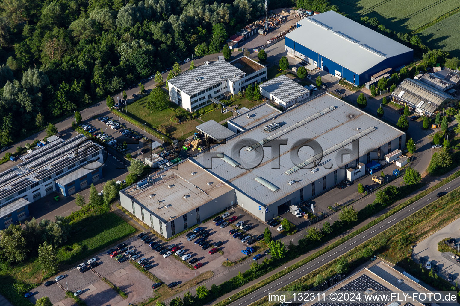 Vue aérienne de Eberspächer catem GmbH & Co. KG à le quartier Herxheim in Herxheim bei Landau dans le département Rhénanie-Palatinat, Allemagne