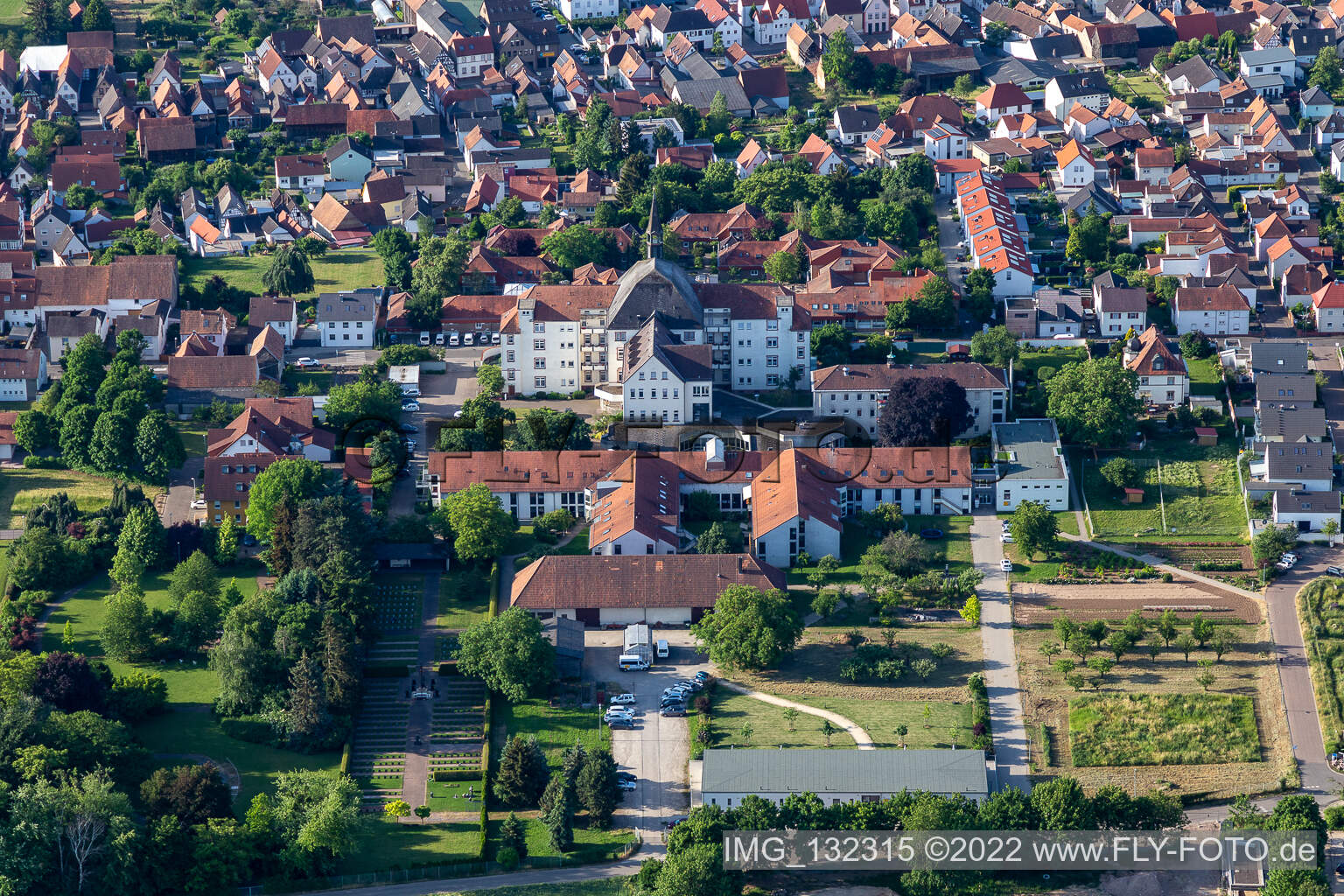 Vue aérienne de Monastère Saint-Paul Herxheim à le quartier Herxheim in Herxheim bei Landau dans le département Rhénanie-Palatinat, Allemagne