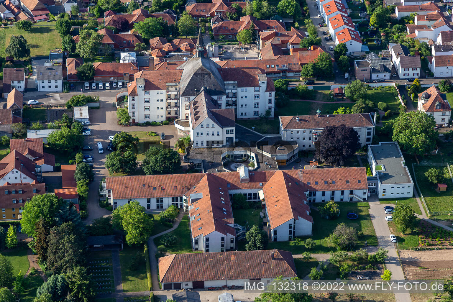 Vue aérienne de Monastère Saint-Paul Herxheim à le quartier Herxheim in Herxheim bei Landau dans le département Rhénanie-Palatinat, Allemagne