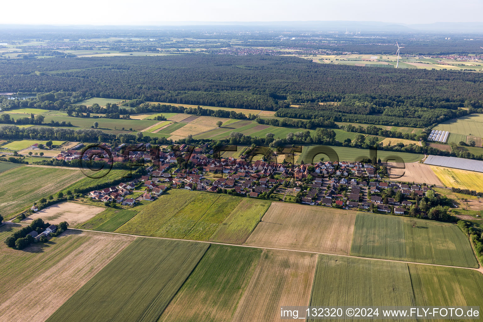 Herxheimweyher dans le département Rhénanie-Palatinat, Allemagne vu d'un drone