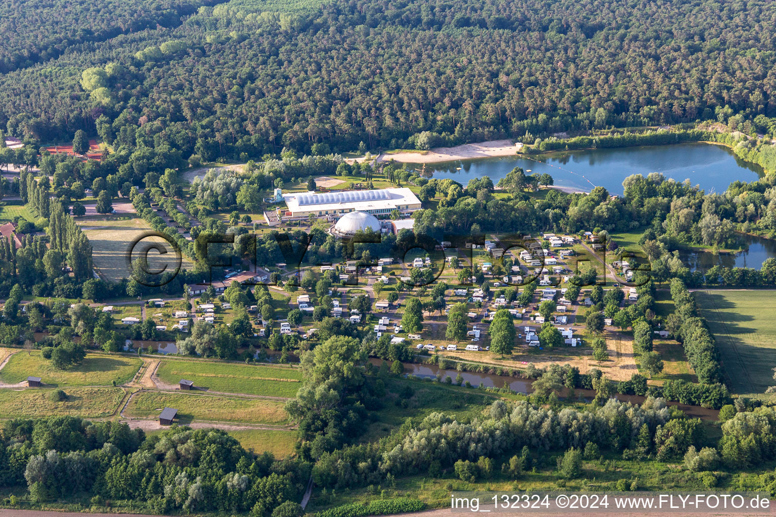 Vue aérienne de Camping Rülzheim à Rülzheim dans le département Rhénanie-Palatinat, Allemagne