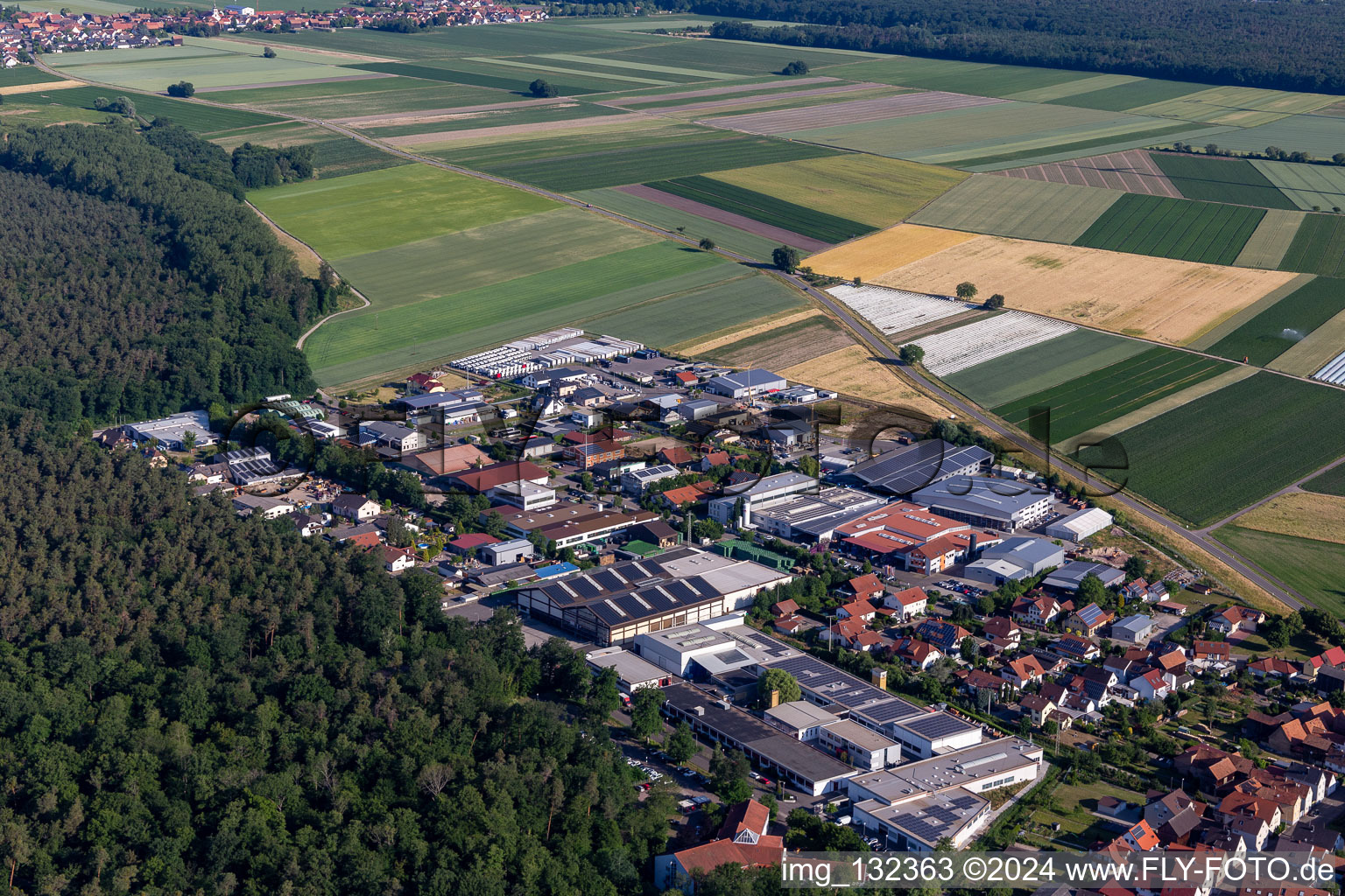 Vue aérienne de Zone industrielle Im Gereut à Hatzenbühl dans le département Rhénanie-Palatinat, Allemagne