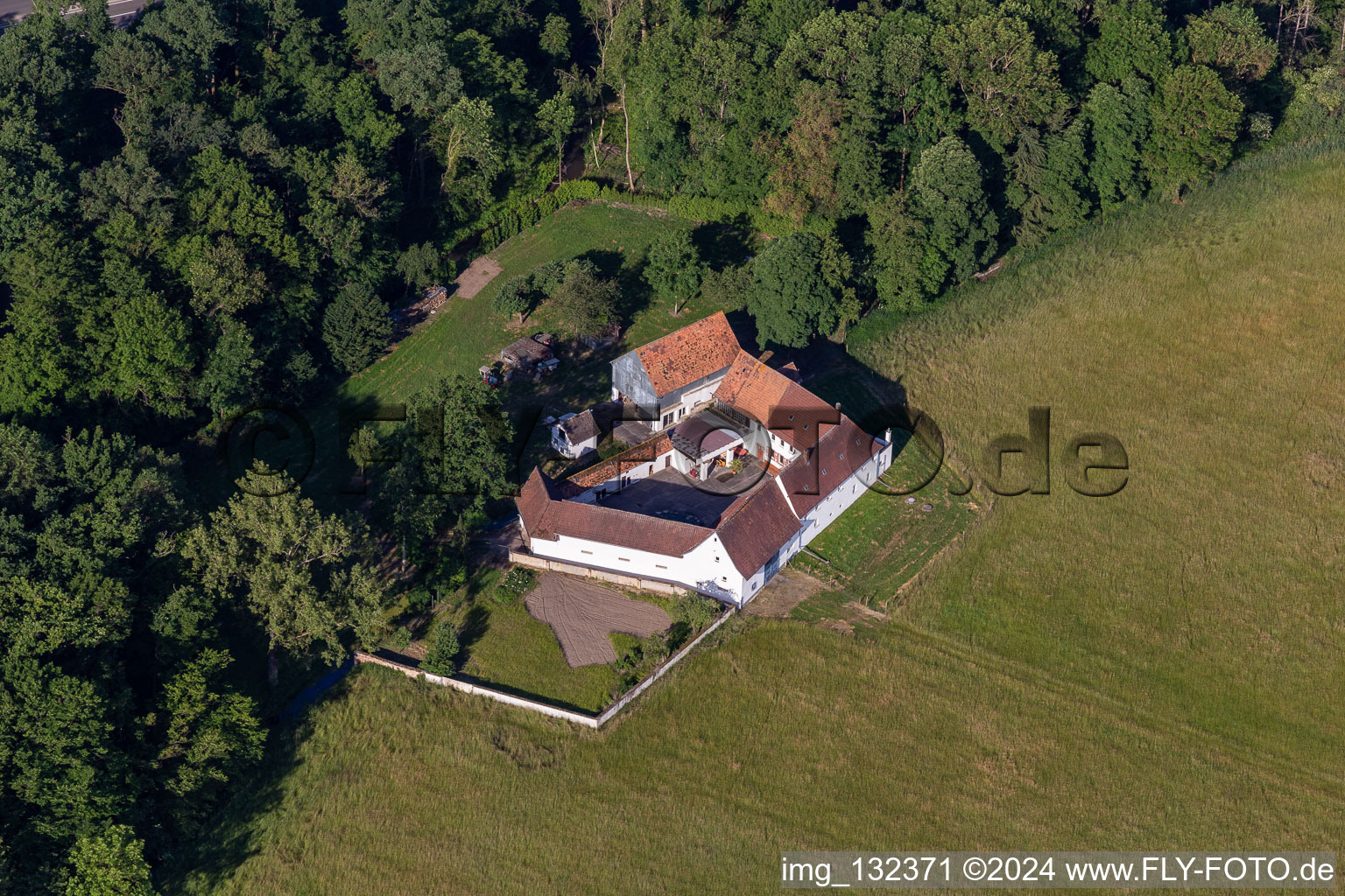 Vue aérienne de Moulin d'Erlenbach à le quartier Minderslachen in Kandel dans le département Rhénanie-Palatinat, Allemagne