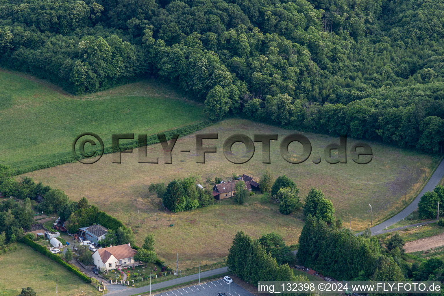 Vue aérienne de Le Piquet à Semur-en-Vallon dans le département Sarthe, France