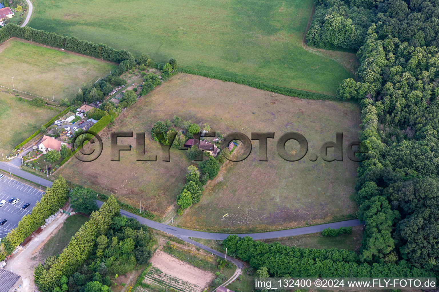 Vue aérienne de Le Piquet à Dollon dans le département Sarthe, France