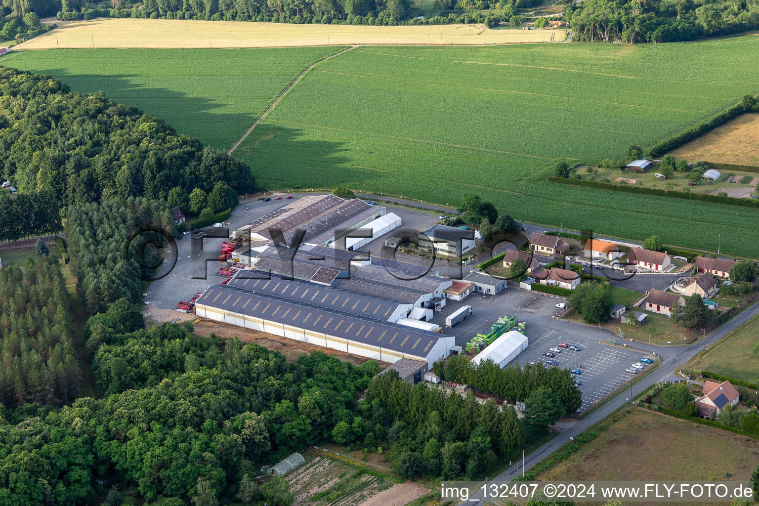 Photographie aérienne de Métaseval à Semur-en-Vallon dans le département Sarthe, France