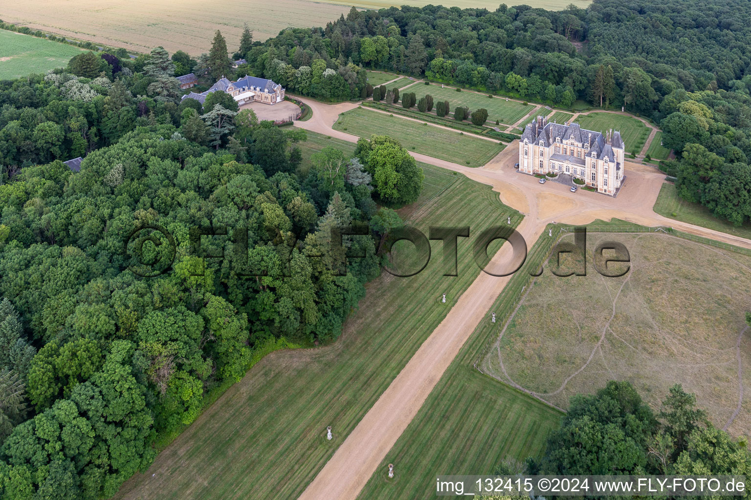 Vue oblique de Le Domaine de La Pierre à Coudrecieux dans le département Sarthe, France