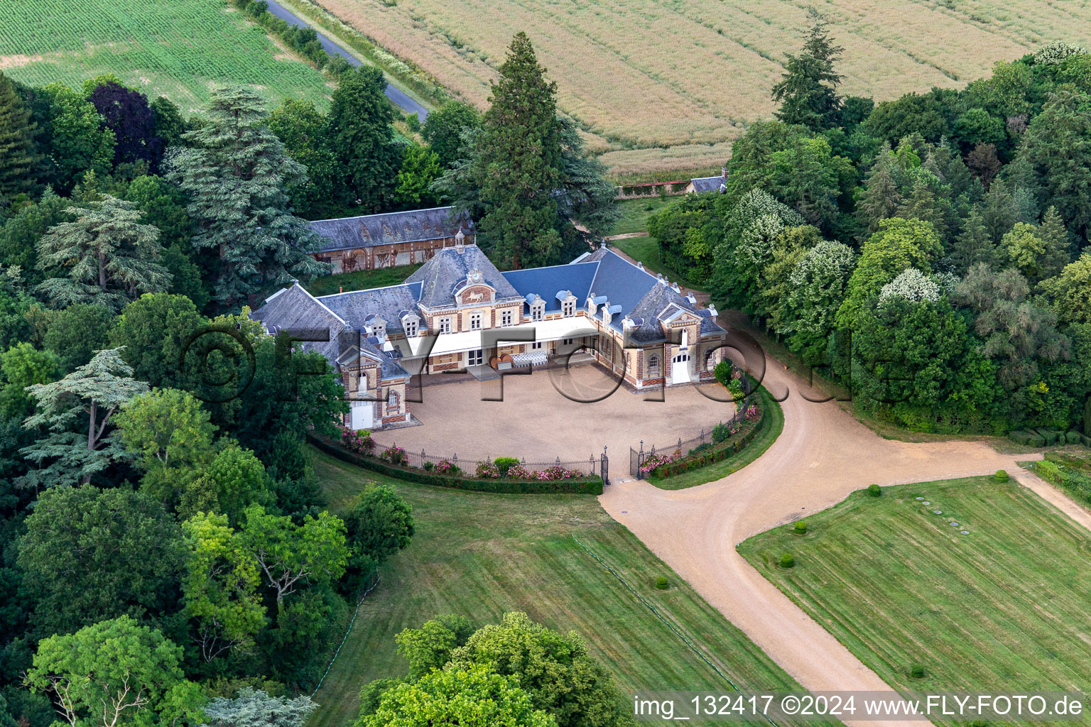 Le Domaine de La Pierre à Coudrecieux dans le département Sarthe, France hors des airs