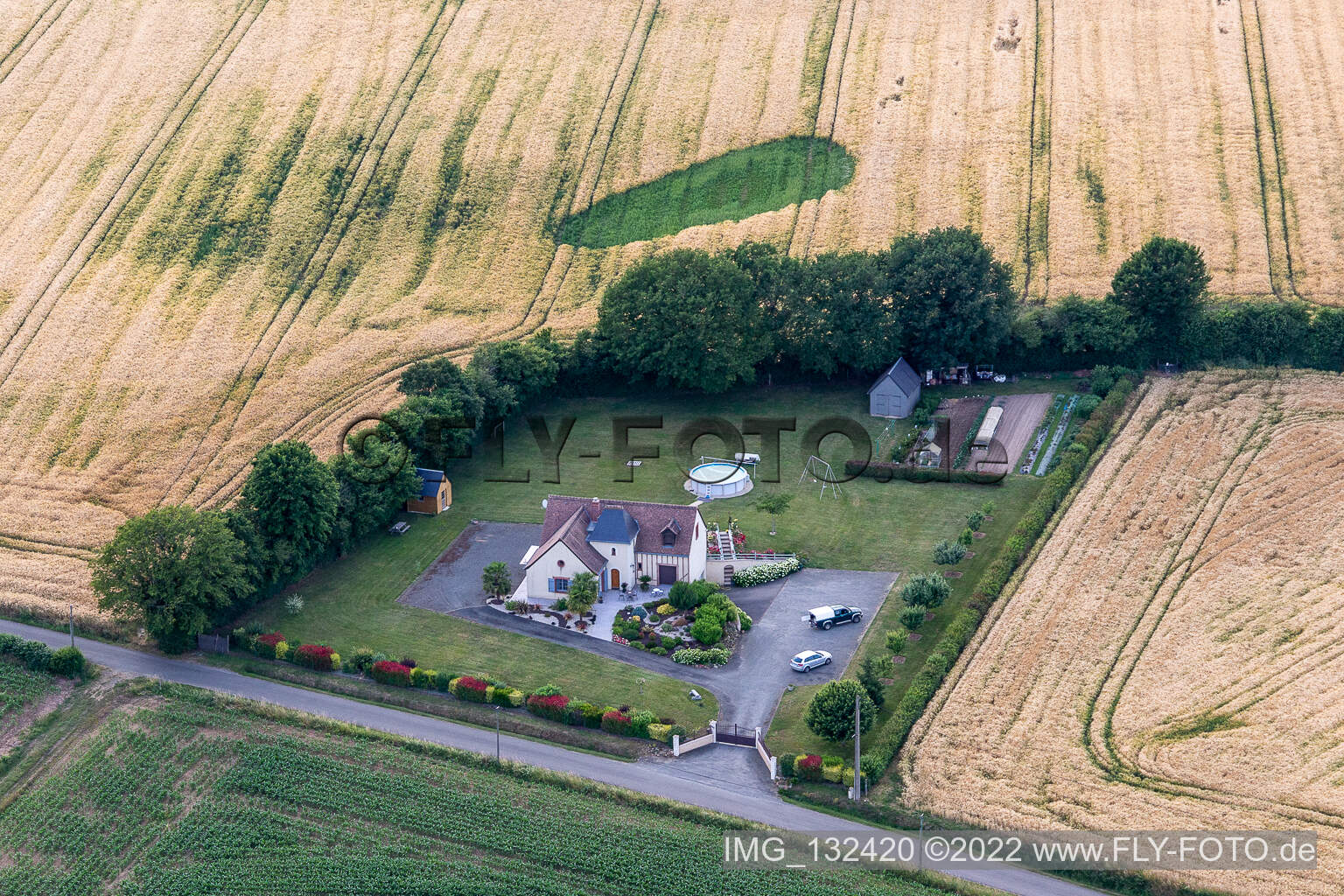 Vue aérienne de Les Ricosseries à Coudrecieux dans le département Sarthe, France