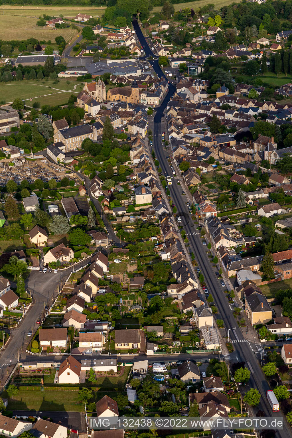 Vue aérienne de Rue Nationale à Bouloire dans le département Sarthe, France