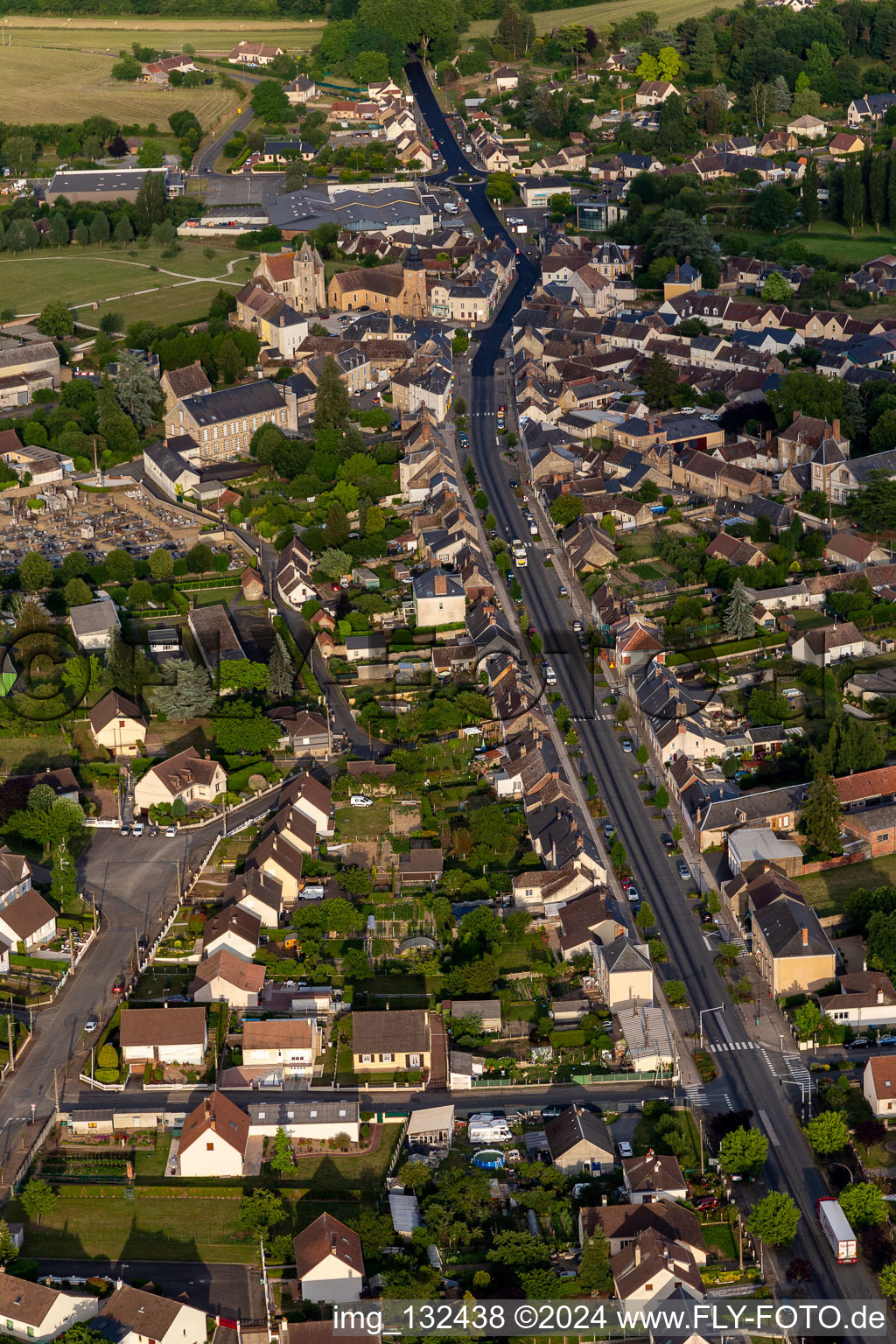 Vue aérienne de Rue Nationale à Bouloire dans le département Sarthe, France