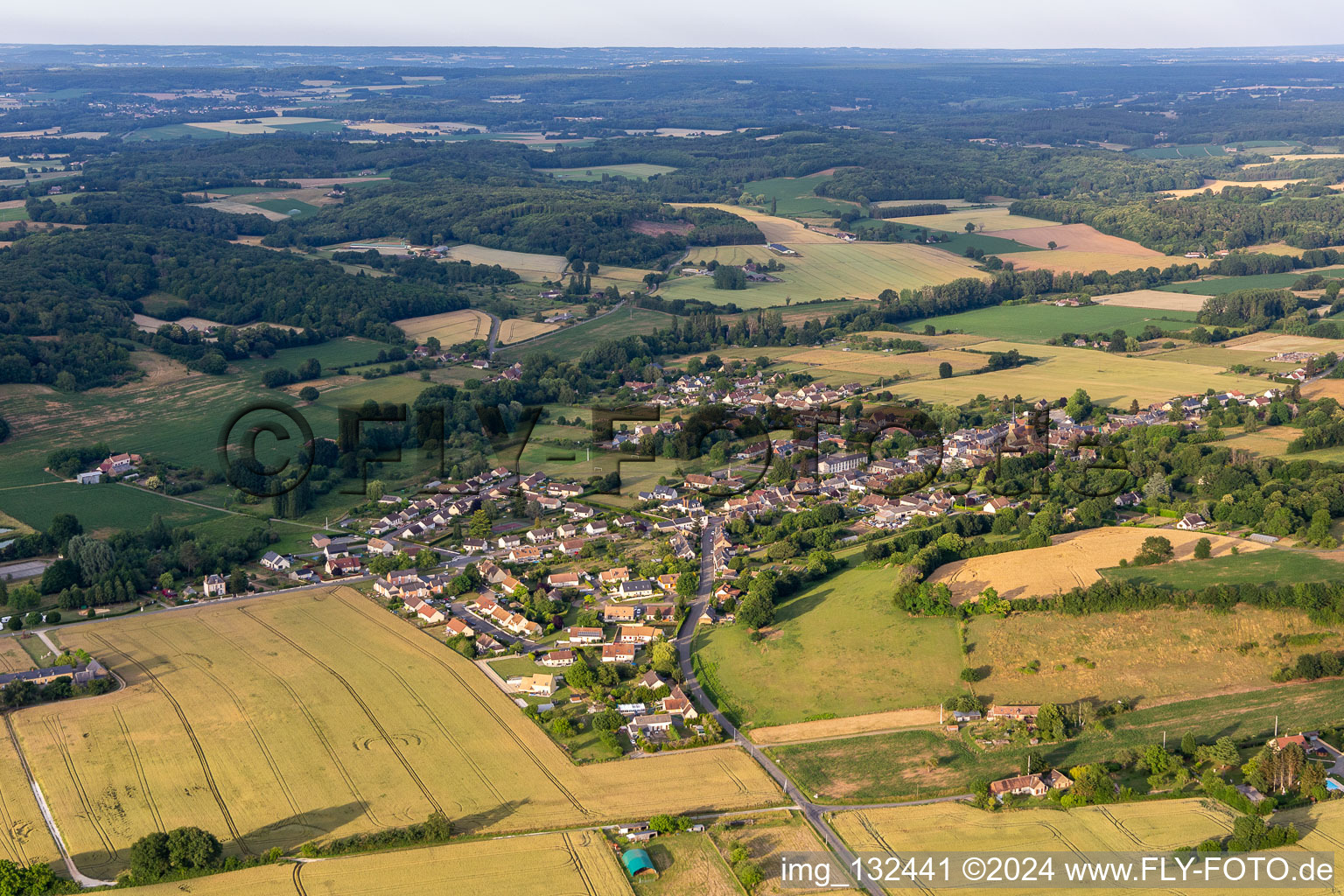 Vue aérienne de Saint-Michel-de-Chavaignes dans le département Sarthe, France