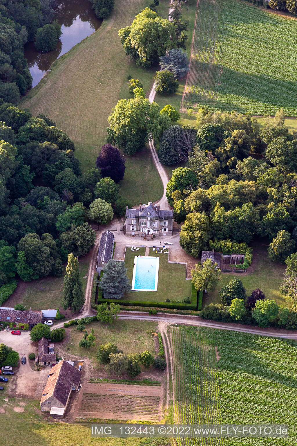 Vue aérienne de Château de Saint-Paul à Saint-Michel-de-Chavaignes dans le département Sarthe, France