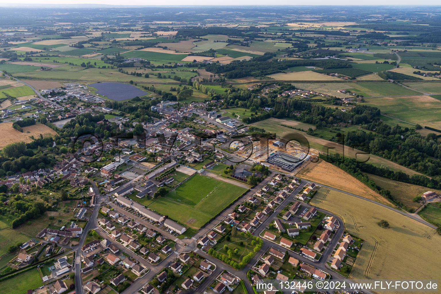 Vue aérienne de Thorigné-sur-Dué dans le département Sarthe, France