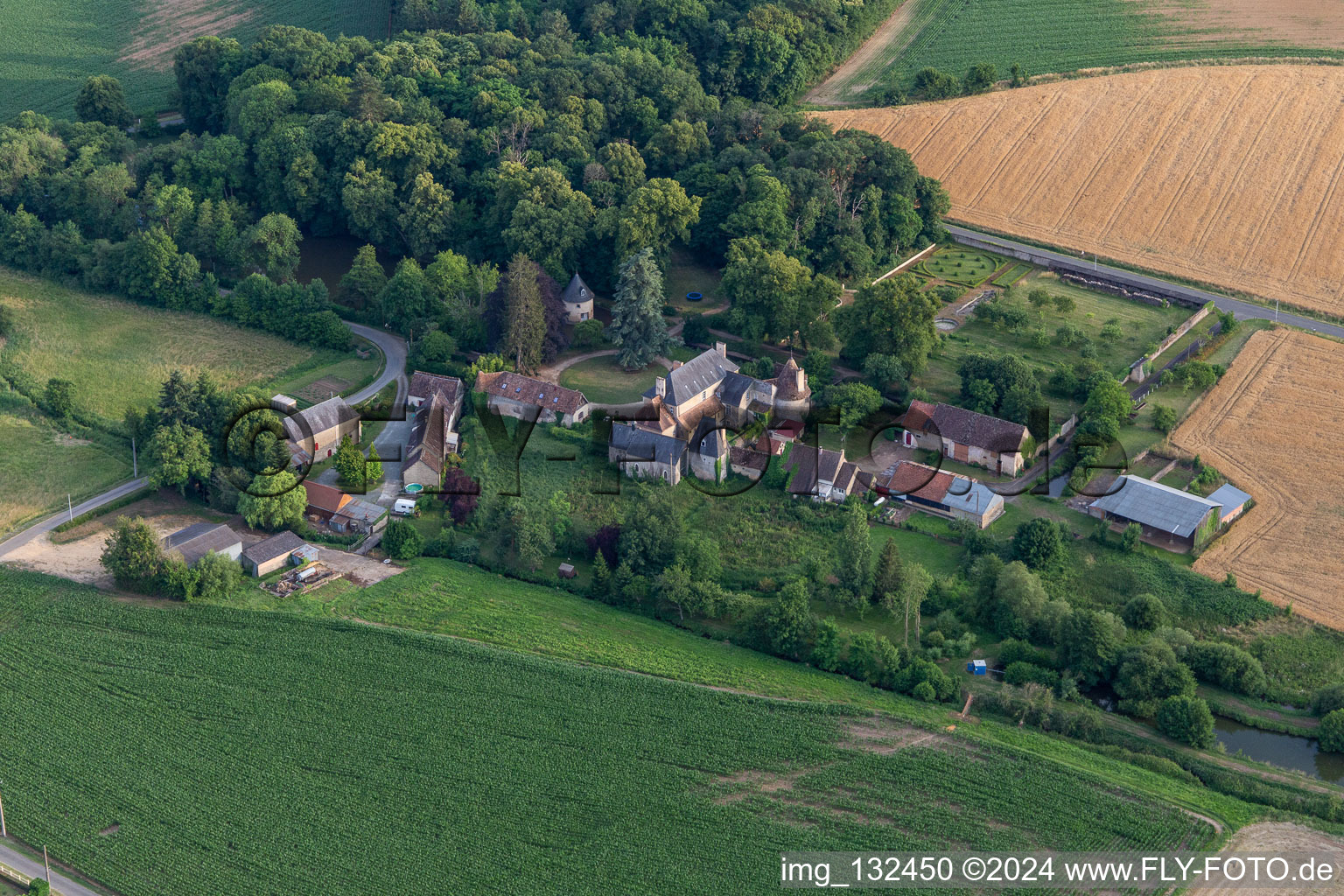 Vue aérienne de Jardin Médiéva à Saint-Michel-de-Chavaignes dans le département Sarthe, France