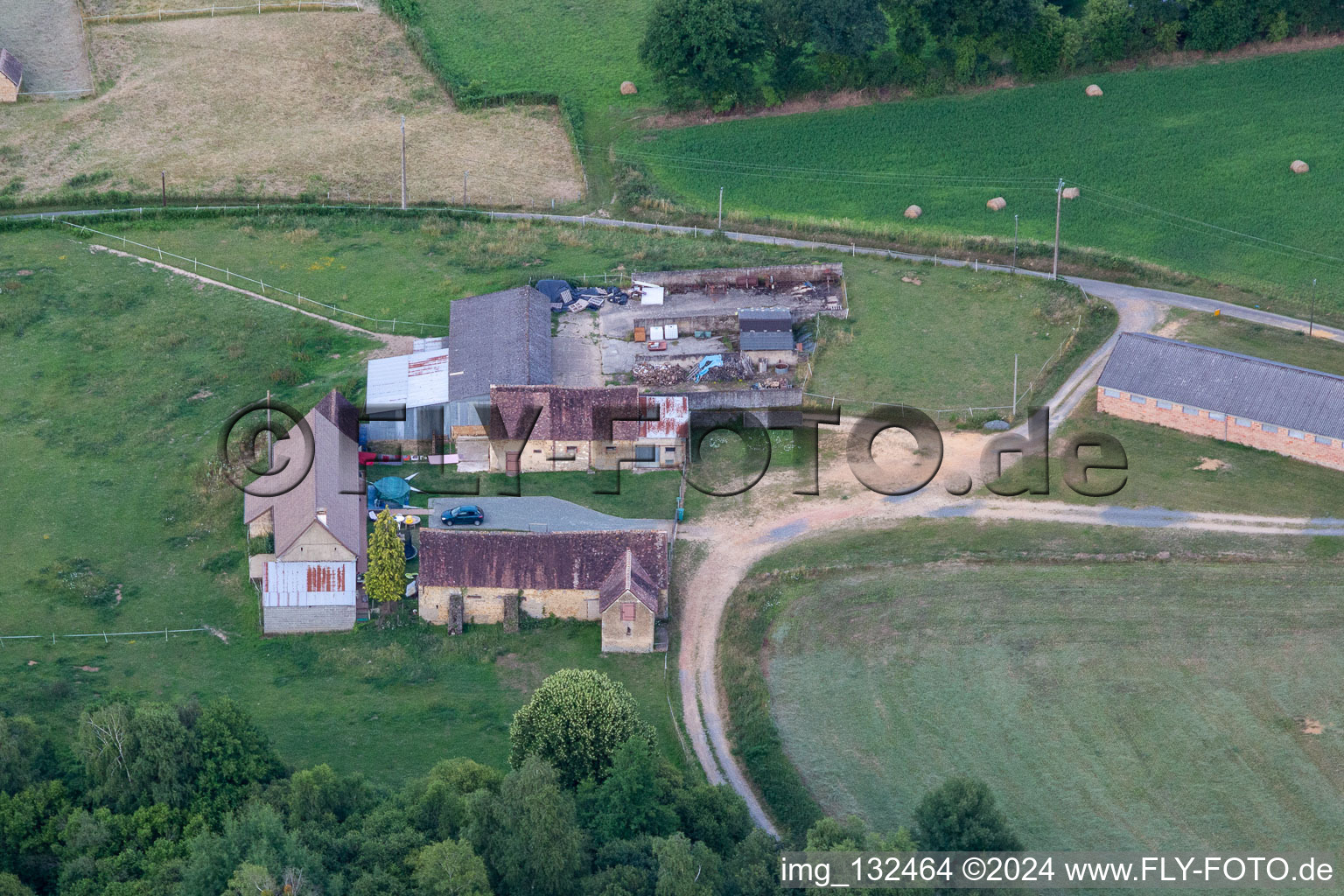 Semur-en-Vallon dans le département Sarthe, France vue d'en haut