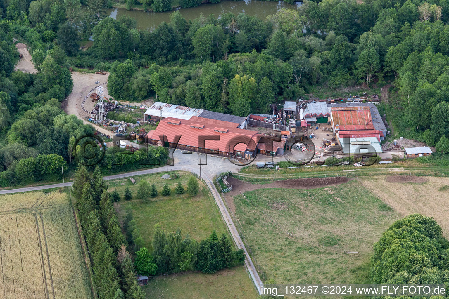 Photographie aérienne de Train touristique et Muséotrain de Semur-en-Vallon, en Sarthe à Semur-en-Vallon dans le département Sarthe, France