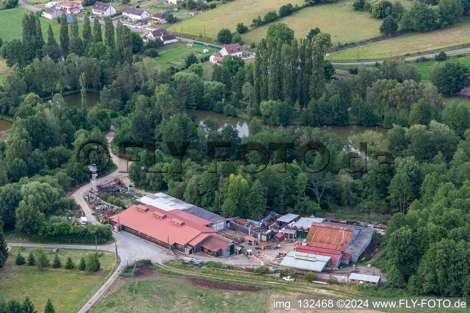 Vue oblique de Train touristique et Muséotrain de Semur-en-Vallon, en Sarthe à Semur-en-Vallon dans le département Sarthe, France