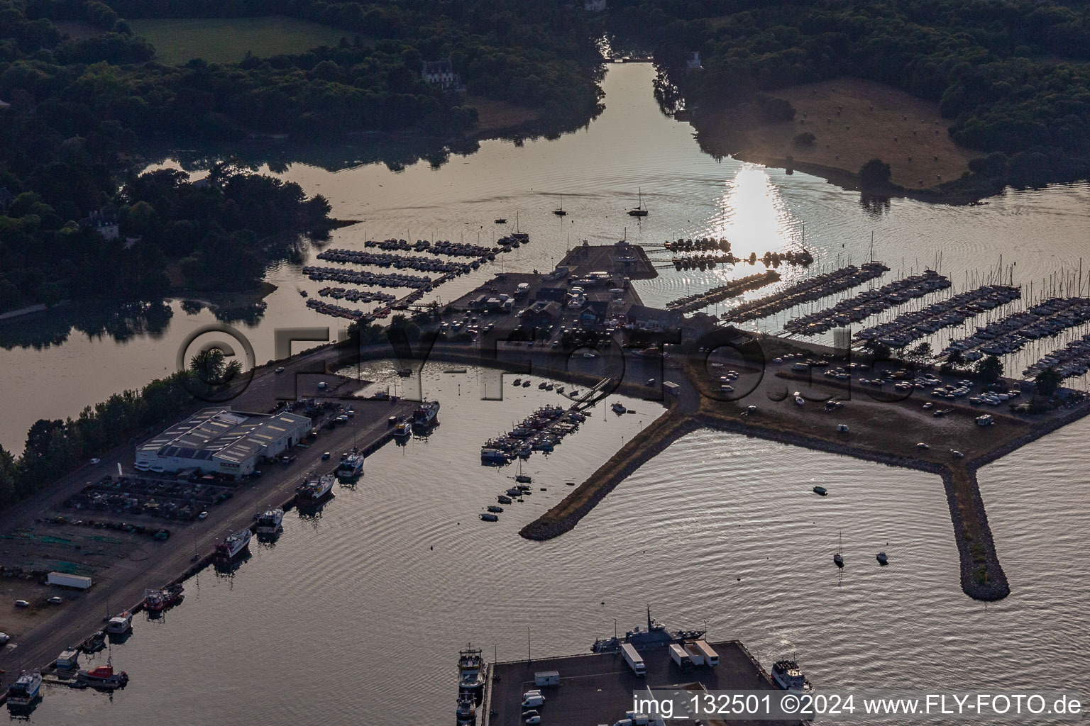 Vue aérienne de Port de plaisance - Port de Plaisance à Loctudy dans le département Finistère, France