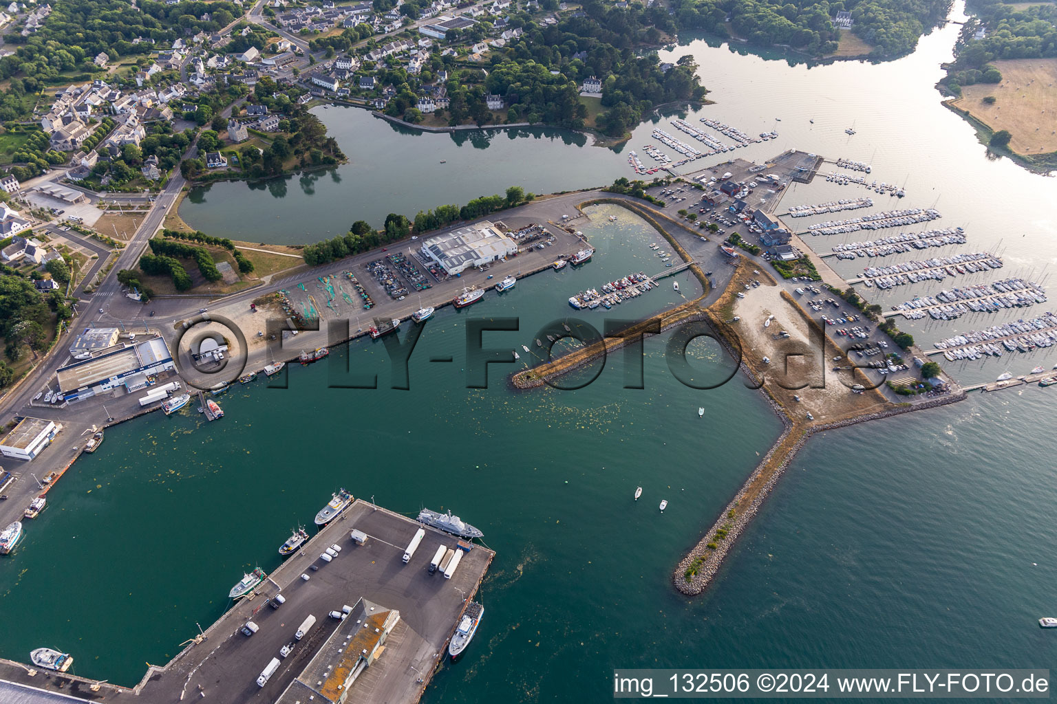 Vue oblique de Port de plaisance - Port de Plaisance à Loctudy dans le département Finistère, France