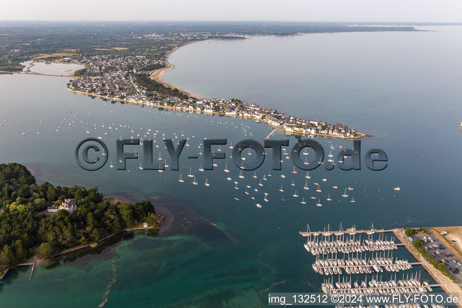 Vue aérienne de Demi-île Île-Tudy en Bretagne à Île-Tudy dans le département Finistère, France