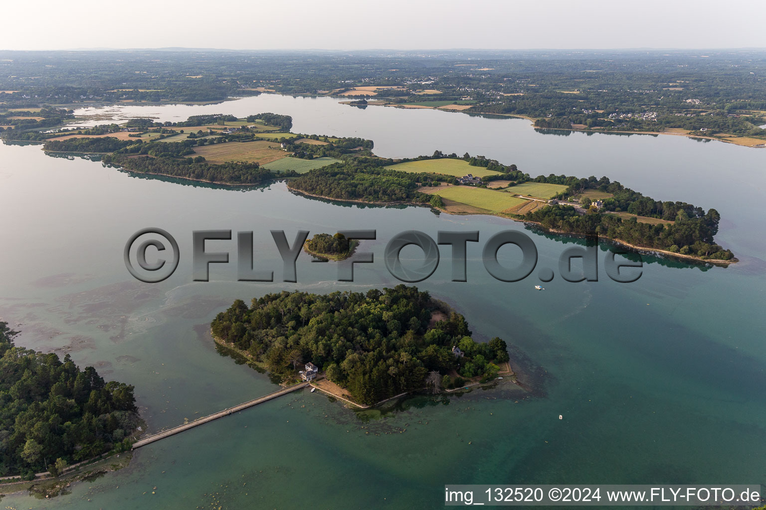 Vue aérienne de Île de Queffen à Loctudy dans le département Finistère, France
