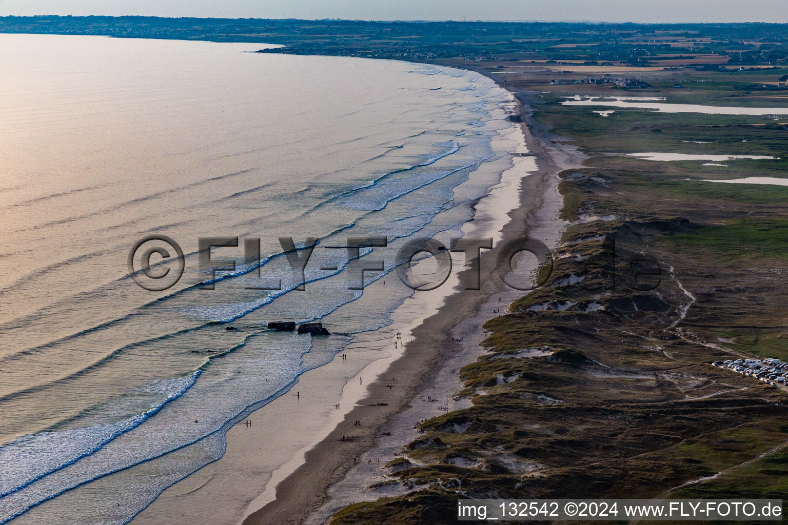 Vue aérienne de Plage de Kermabec en Bretagne à Tréguennec dans le département Finistère, France