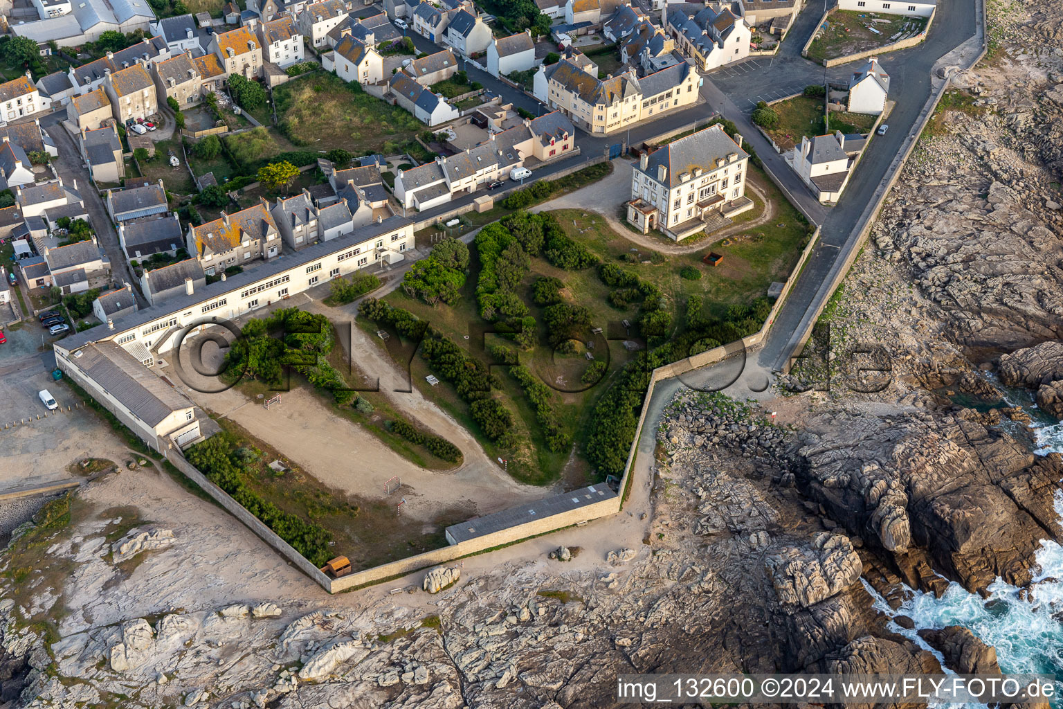 Vue aérienne de Hôtel à La Roche du Préfet à le quartier St-Guenole-St Pierre in Penmarch dans le département Finistère, France