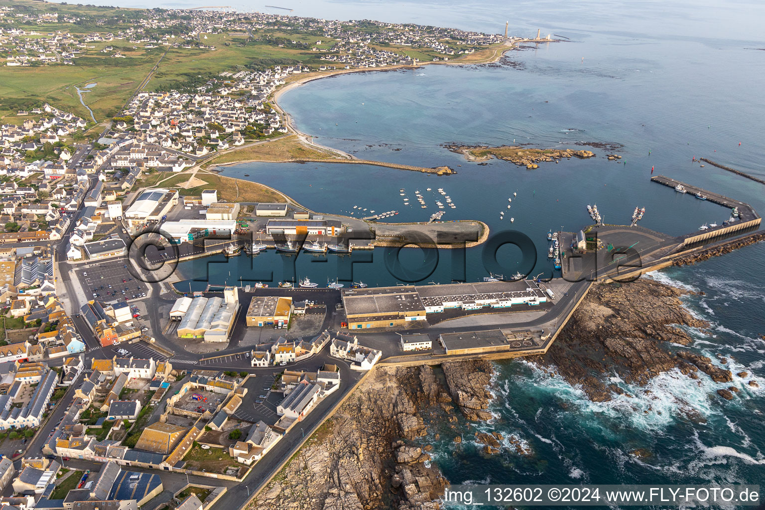 Photographie aérienne de Port de pêche de Saint-Guénolé à le quartier St-Guenole-St Pierre in Penmarch dans le département Finistère, France