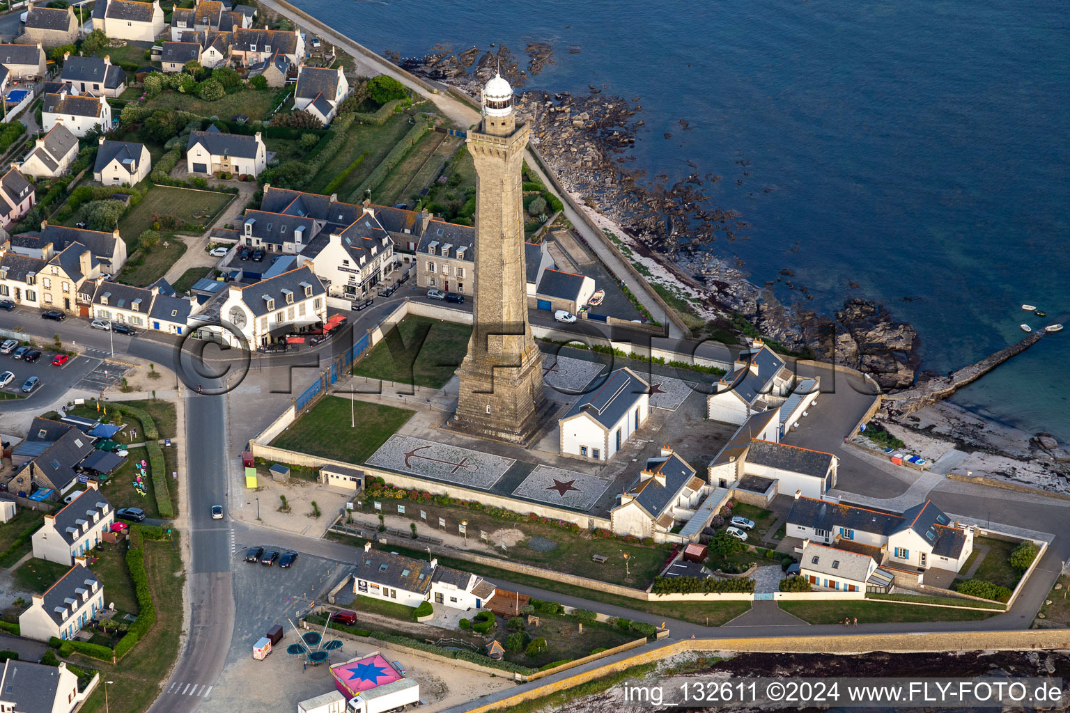 Vue aérienne de Phare d'Eckmühl à Penmarch dans le département Finistère, France