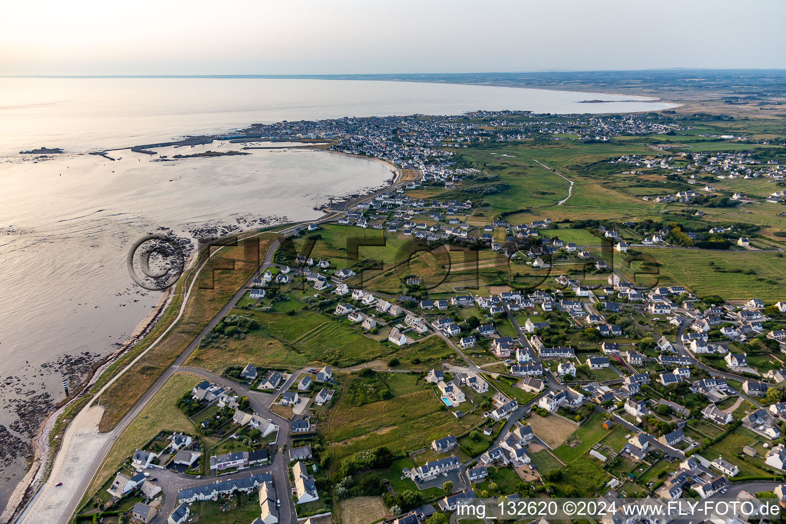 Vue oblique de Quartier St-Guenole-St Pierre in Penmarch dans le département Finistère, France