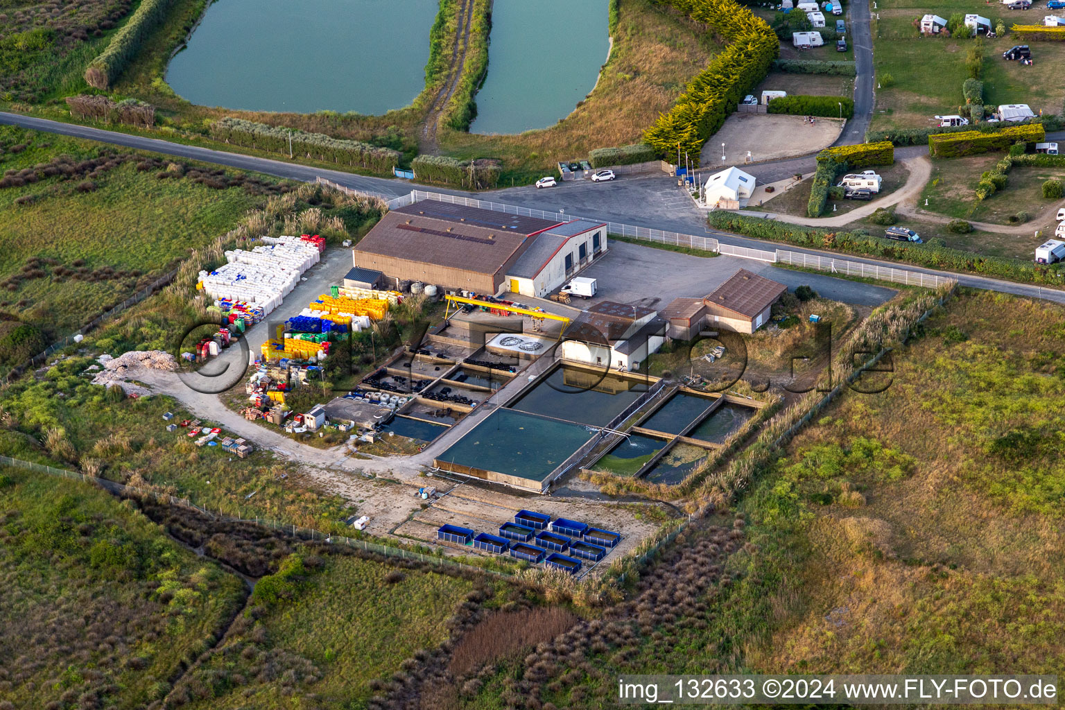 Vue aérienne de Viviers de Locarec à le quartier Penmarc'h-Kerity in Penmarch dans le département Finistère, France