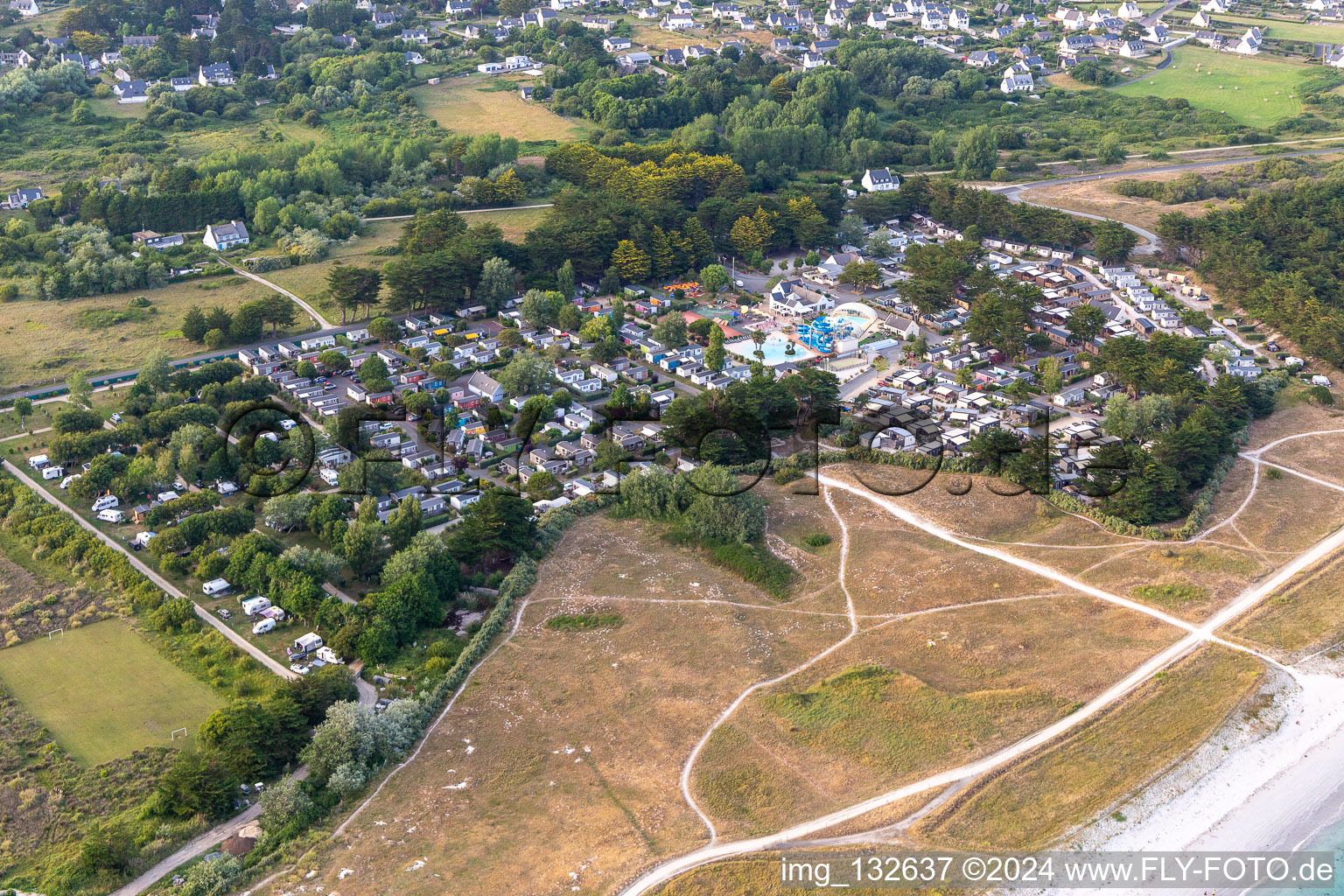 Vue aérienne de Campings Anwb, Yelloh village Camping La Plage à le quartier Penmarc'h-Kerity in Penmarch dans le département Finistère, France